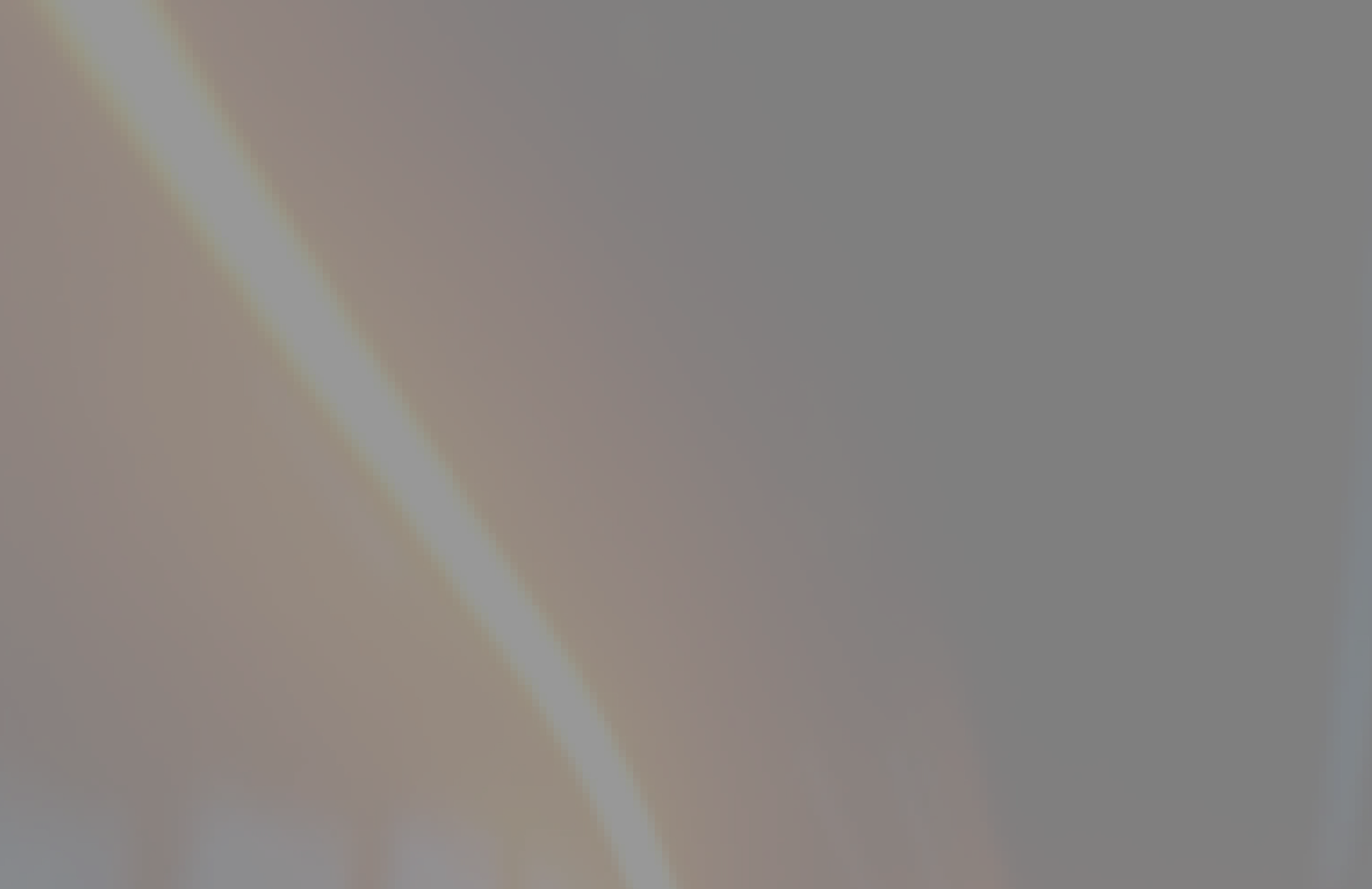 Fundo escuro com uma linha laranja curva e um risco de luz na diagonal.